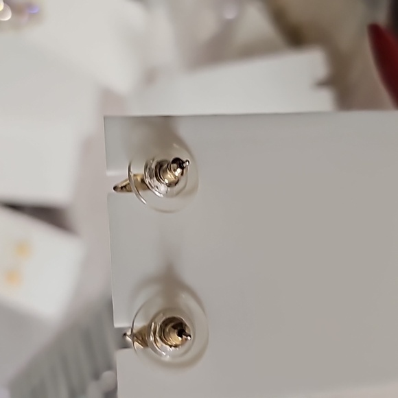 NWOT Fashion Gold Earrings - Picture 4 of 4